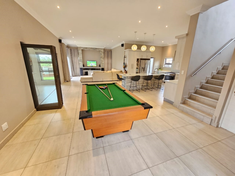 5 Bedroom Property for Sale in Monavoni Gauteng