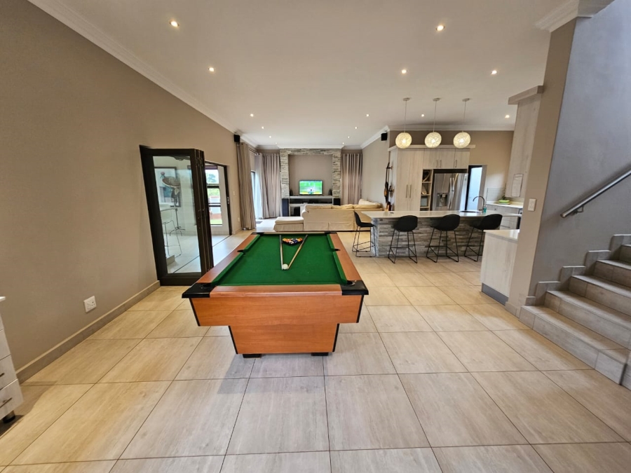 5 Bedroom Property for Sale in Monavoni Gauteng