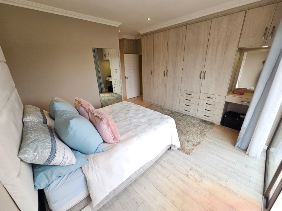 5 Bedroom Property for Sale in Monavoni Gauteng