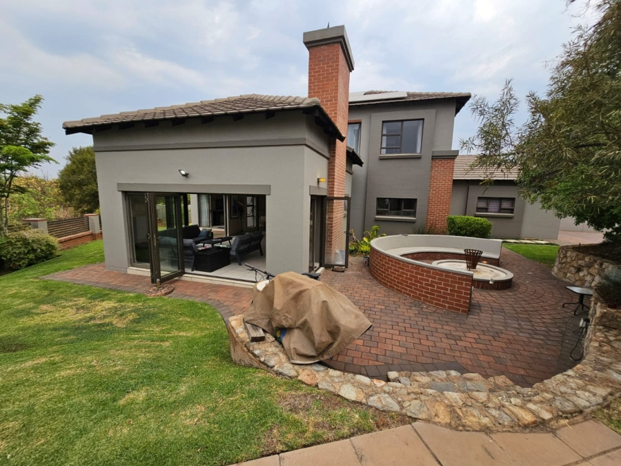 5 Bedroom Property for Sale in Monavoni Gauteng
