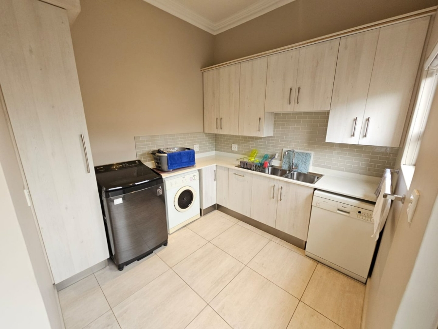 5 Bedroom Property for Sale in Monavoni Gauteng