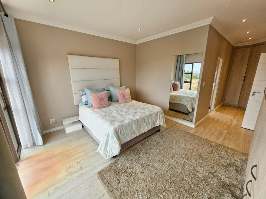 5 Bedroom Property for Sale in Monavoni Gauteng