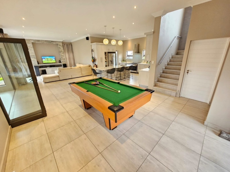 5 Bedroom Property for Sale in Monavoni Gauteng