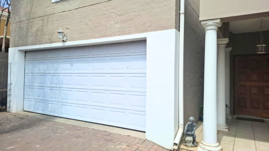 5 Bedroom Property for Sale in Kyalami Hills Gauteng
