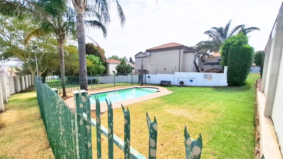 5 Bedroom Property for Sale in Kyalami Hills Gauteng