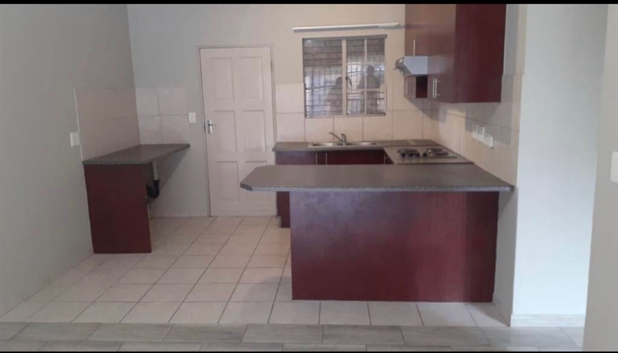 To Let 2 Bedroom Property for Rent in North Riding Gauteng