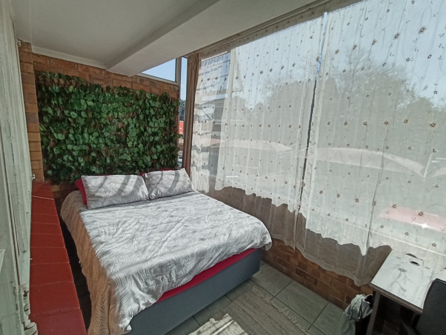 To Let 1 Bedroom Property for Rent in Waverley Gauteng