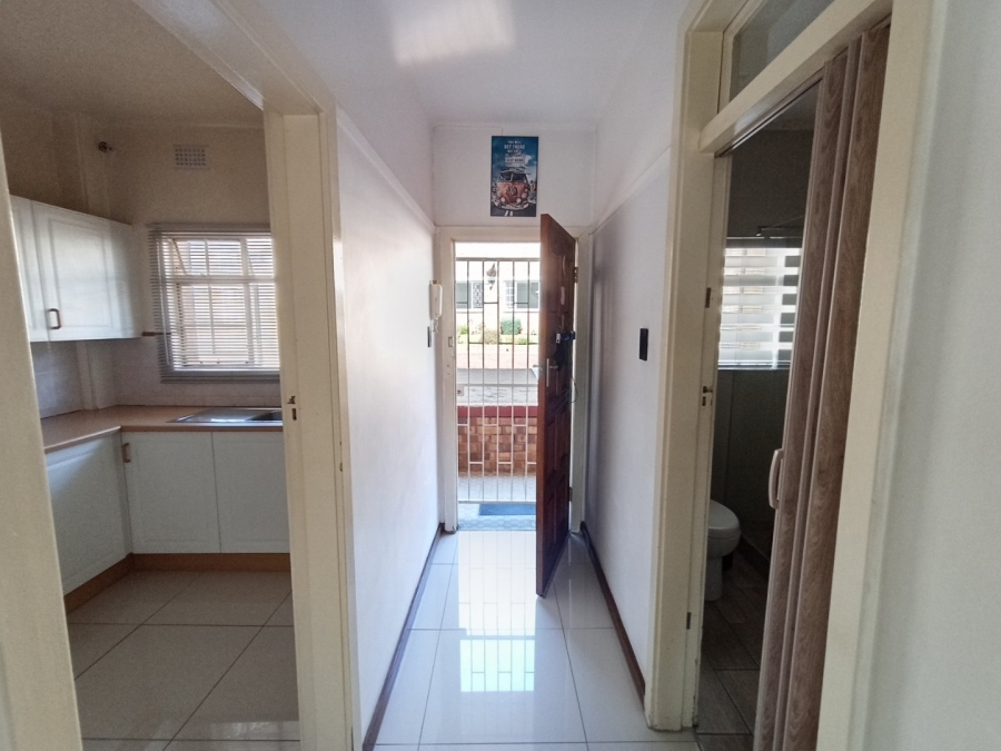 To Let 1 Bedroom Property for Rent in Waverley Gauteng
