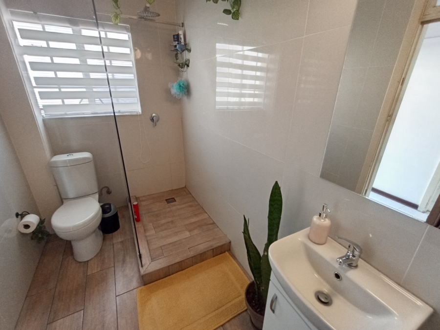 To Let 1 Bedroom Property for Rent in Waverley Gauteng