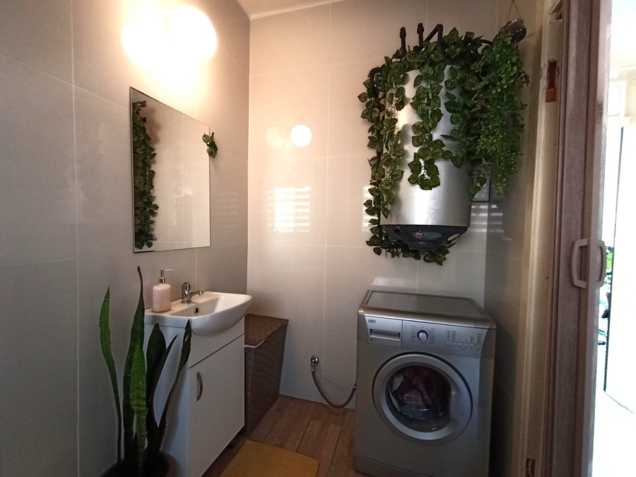 To Let 1 Bedroom Property for Rent in Waverley Gauteng