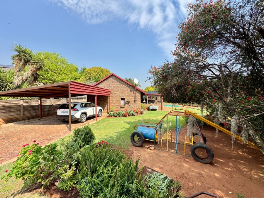 4 Bedroom Property for Sale in Pierre Van Ryneveld Gauteng