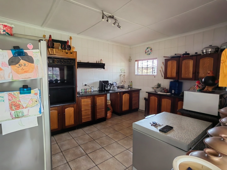 5 Bedroom Property for Sale in Sophiatown Gauteng