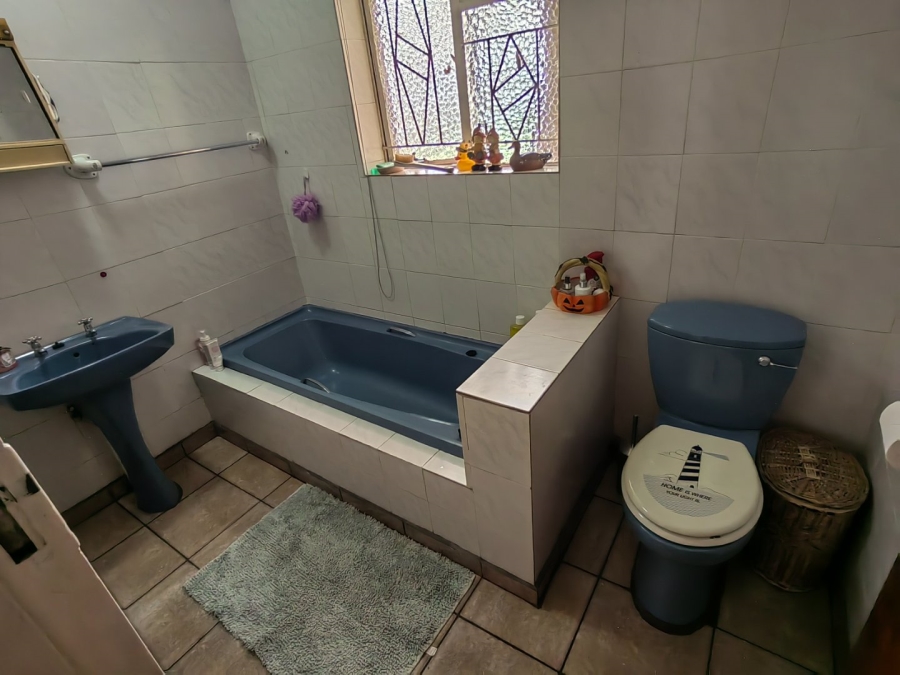 5 Bedroom Property for Sale in Sophiatown Gauteng