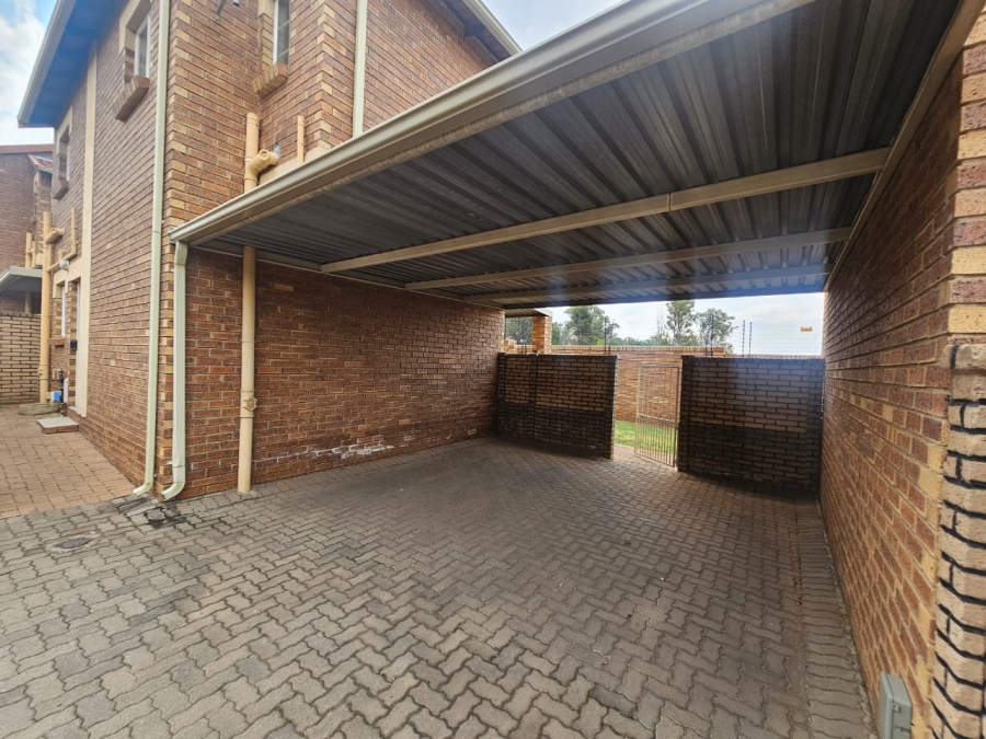 To Let 2 Bedroom Property for Rent in Raslouw Gauteng