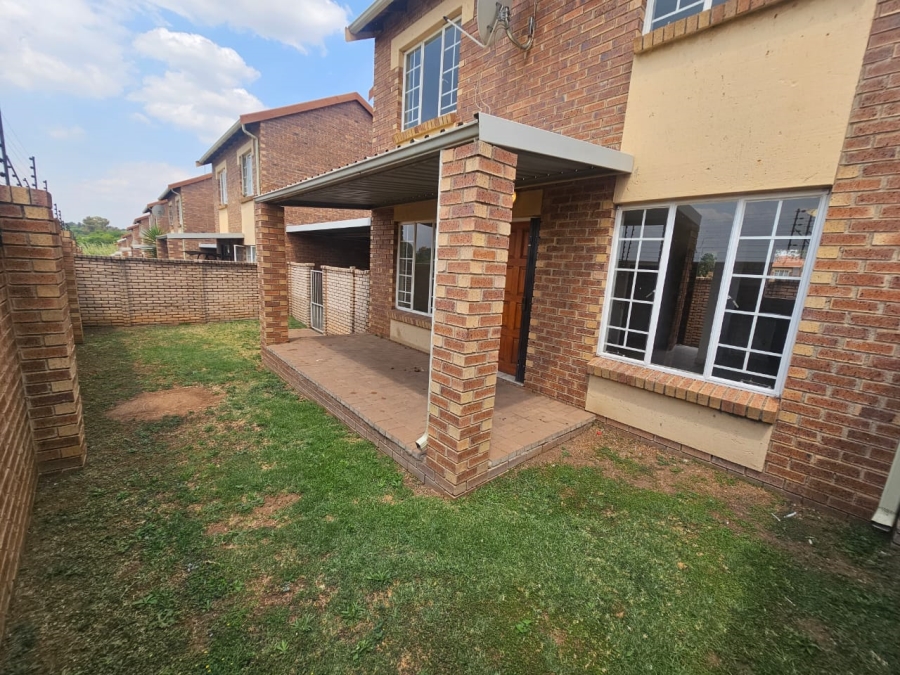 To Let 2 Bedroom Property for Rent in Raslouw Gauteng