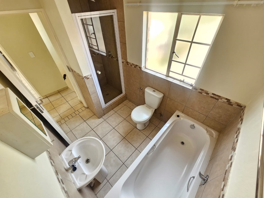 To Let 2 Bedroom Property for Rent in Raslouw Gauteng