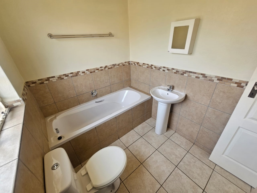 To Let 2 Bedroom Property for Rent in Raslouw Gauteng