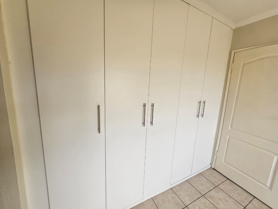 To Let 2 Bedroom Property for Rent in Raslouw Gauteng
