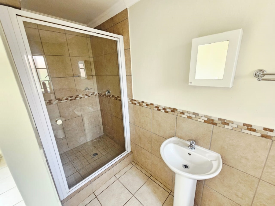 To Let 3 Bedroom Property for Rent in Raslouw Gauteng