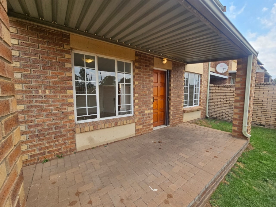 To Let 3 Bedroom Property for Rent in Raslouw Gauteng