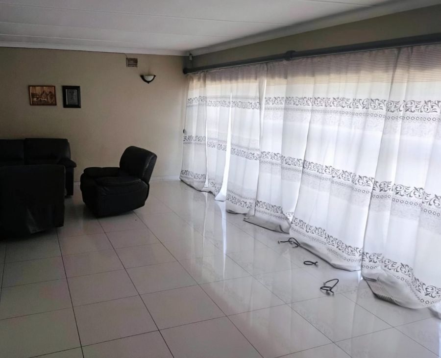 6 Bedroom Property for Sale in Wychwood Gauteng