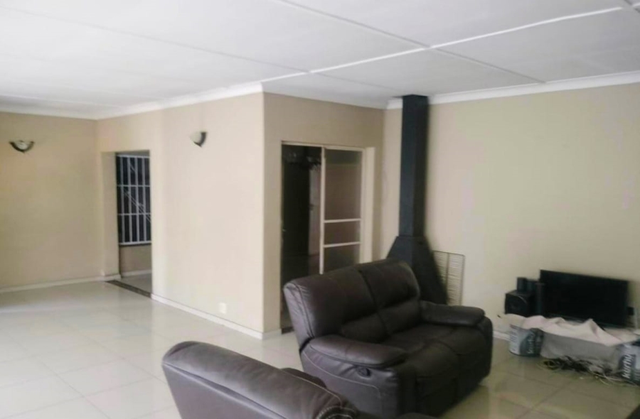 6 Bedroom Property for Sale in Wychwood Gauteng