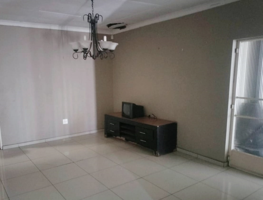 6 Bedroom Property for Sale in Wychwood Gauteng