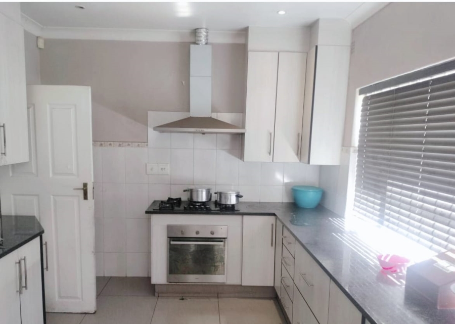 6 Bedroom Property for Sale in Wychwood Gauteng
