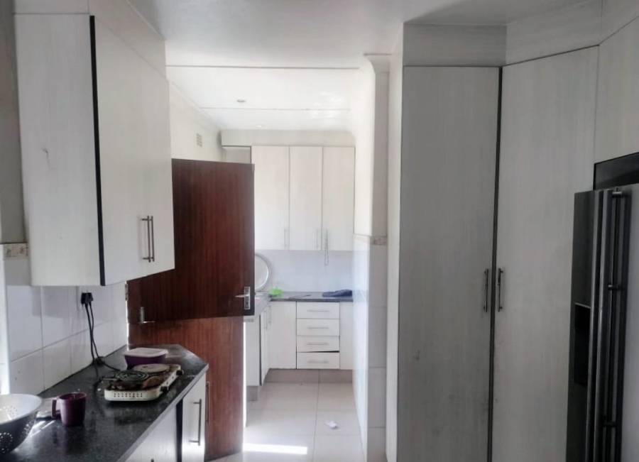 6 Bedroom Property for Sale in Wychwood Gauteng