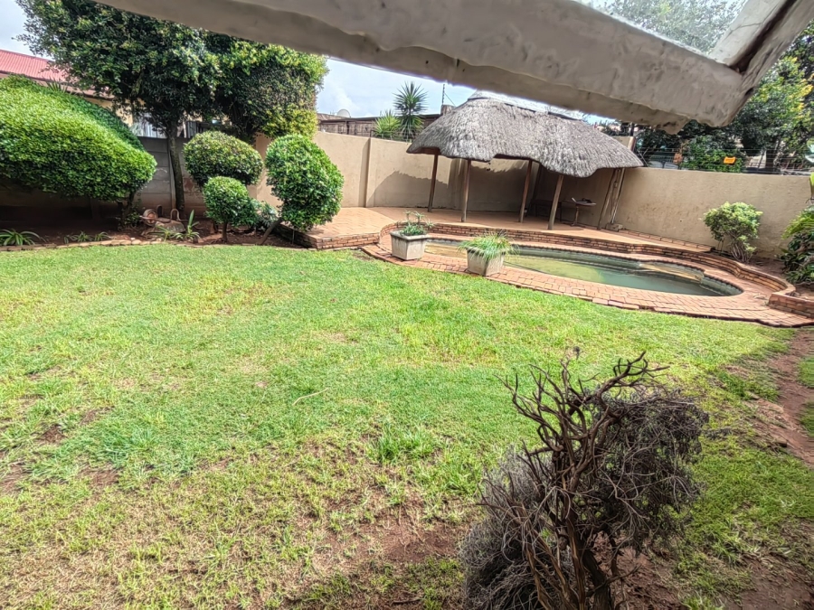 5 Bedroom Property for Sale in Westdene Gauteng