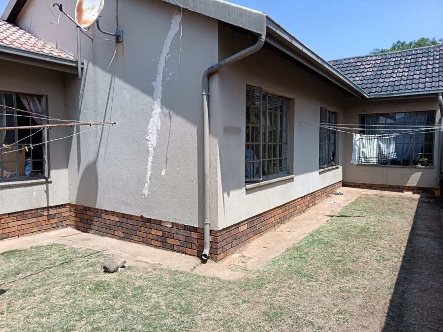 3 Bedroom Property for Sale in Lenasia South Gauteng