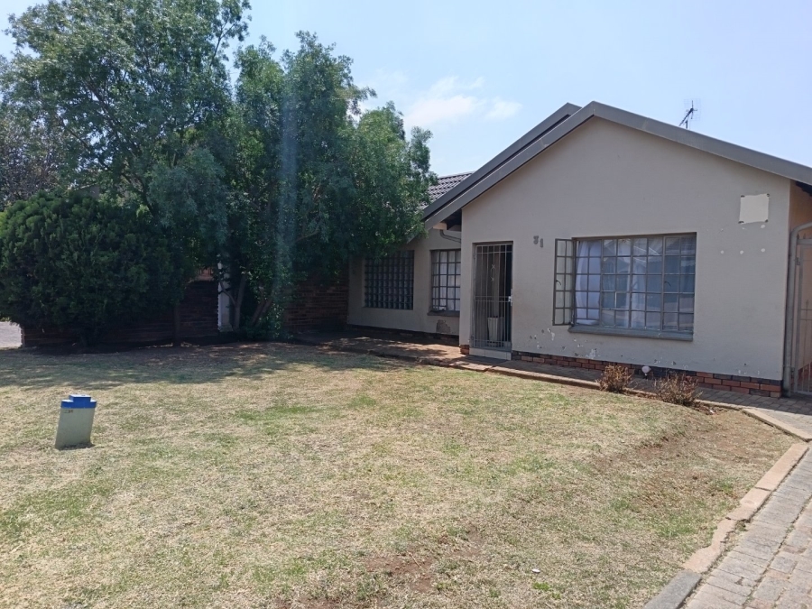 3 Bedroom Property for Sale in Lenasia South Gauteng