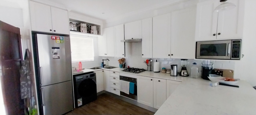 To Let 2 Bedroom Property for Rent in Lombardy East Gauteng
