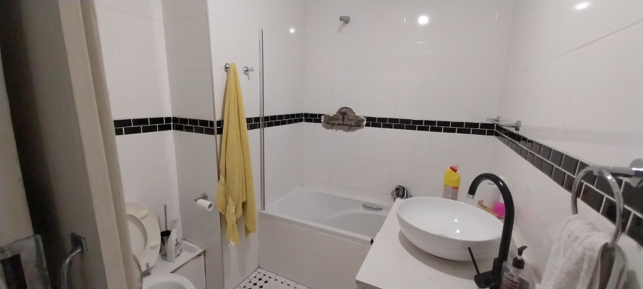 To Let 2 Bedroom Property for Rent in Lombardy East Gauteng