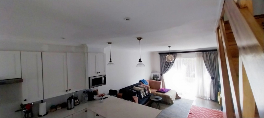 To Let 2 Bedroom Property for Rent in Lombardy East Gauteng