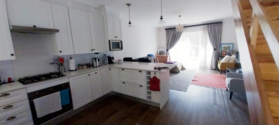 To Let 2 Bedroom Property for Rent in Lombardy East Gauteng