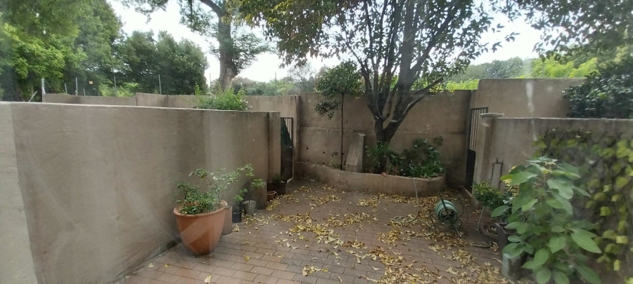 To Let 2 Bedroom Property for Rent in Lombardy East Gauteng