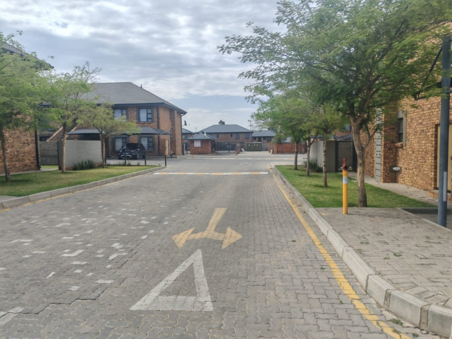 To Let 3 Bedroom Property for Rent in Ravenswood Gauteng