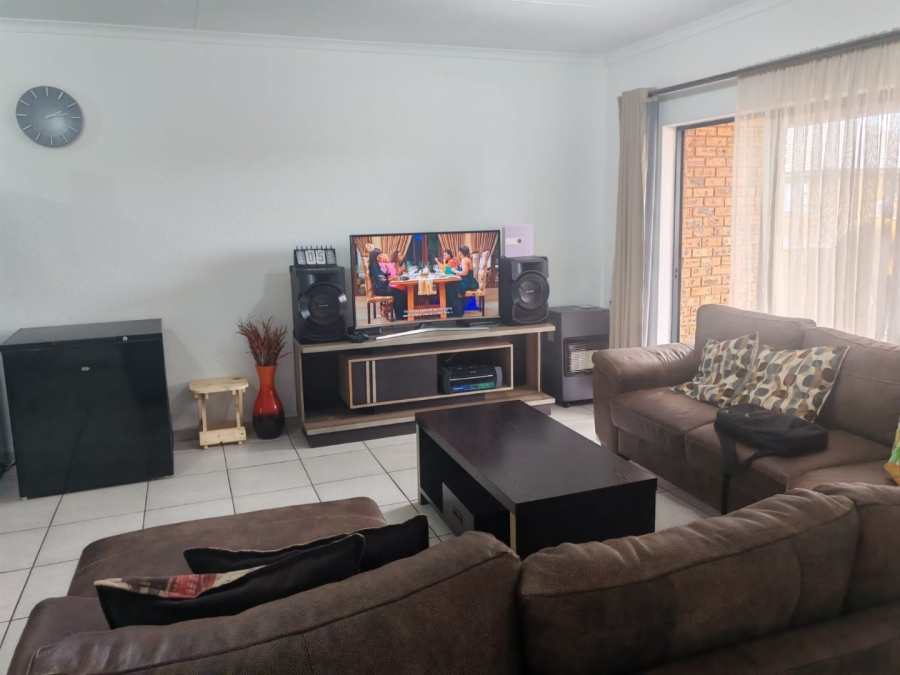 To Let 3 Bedroom Property for Rent in Ravenswood Gauteng
