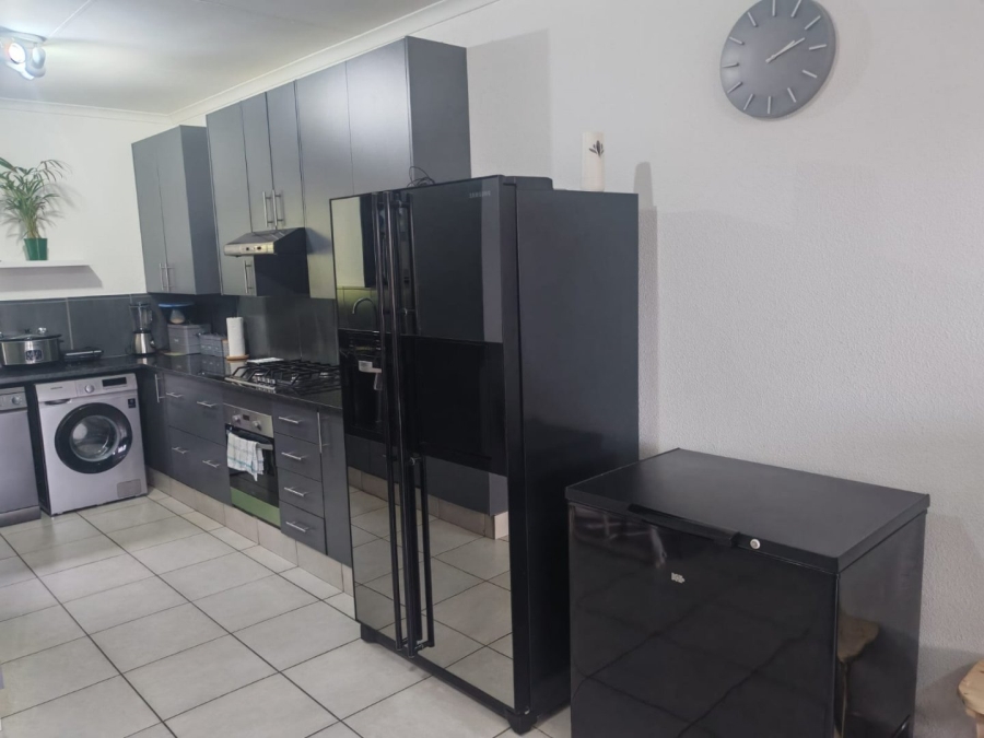 To Let 3 Bedroom Property for Rent in Ravenswood Gauteng
