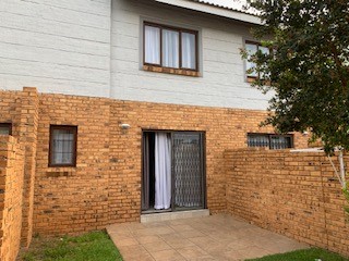 To Let 2 Bedroom Property for Rent in Blue Hills Gauteng
