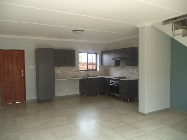 To Let 2 Bedroom Property for Rent in Blue Hills Gauteng