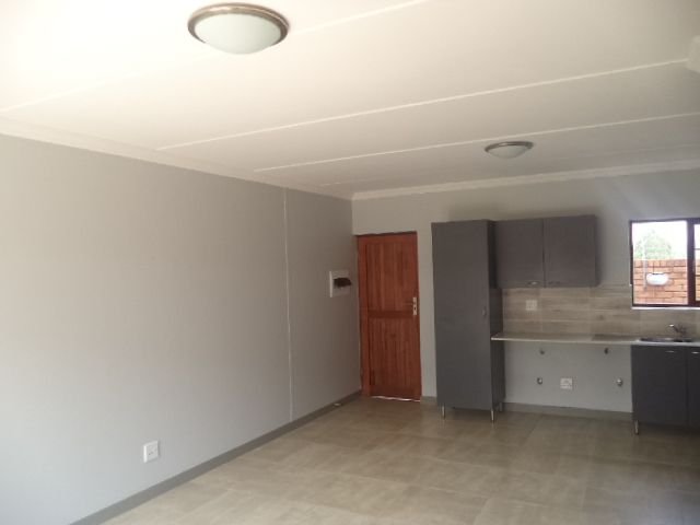 To Let 2 Bedroom Property for Rent in Blue Hills Gauteng