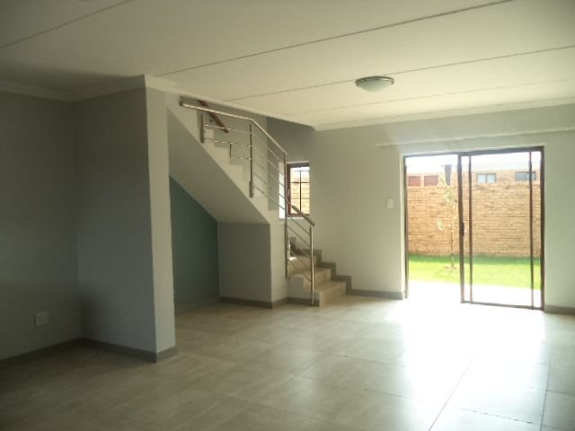 To Let 2 Bedroom Property for Rent in Blue Hills Gauteng
