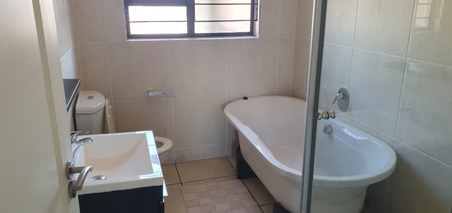 To Let 2 Bedroom Property for Rent in Noordwyk Gauteng