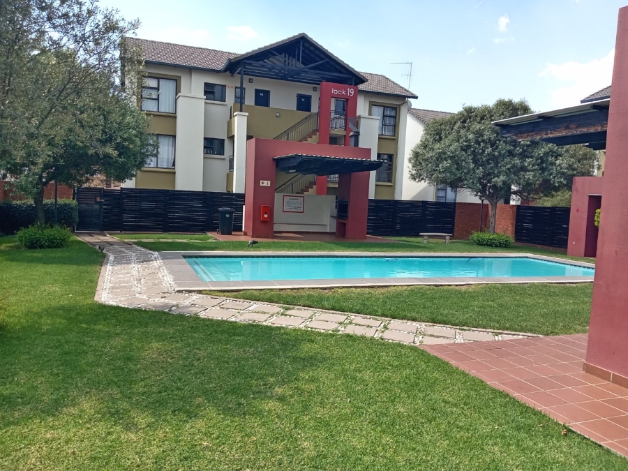 To Let 2 Bedroom Property for Rent in Noordwyk Gauteng