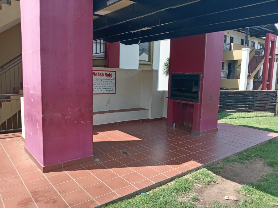 To Let 2 Bedroom Property for Rent in Noordwyk Gauteng