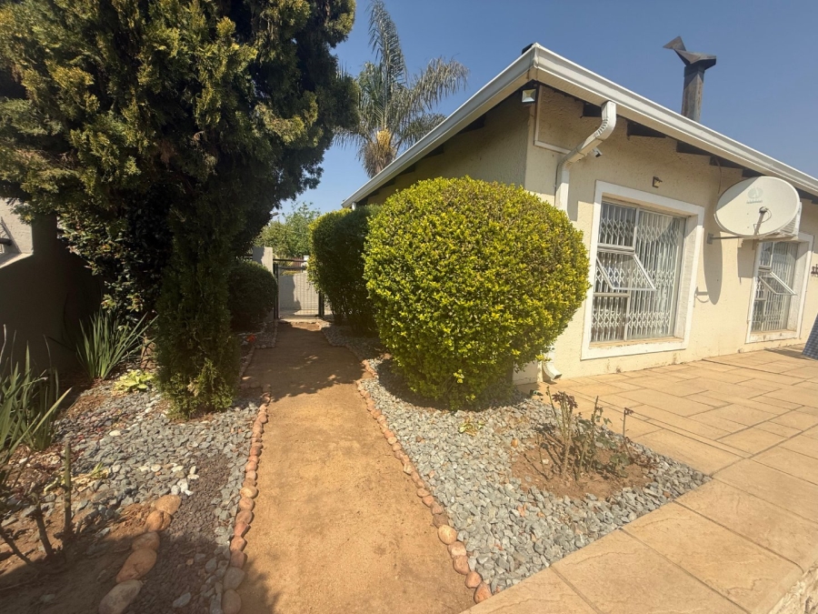 To Let commercial Property for Rent in Driefontein Gauteng