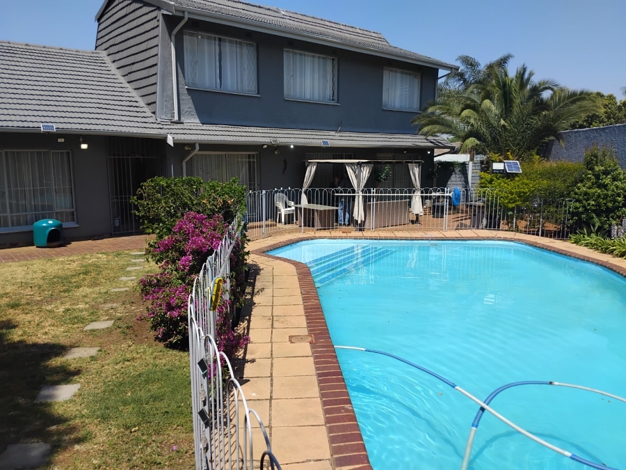 6 Bedroom Property for Sale in Dowerglen Gauteng
