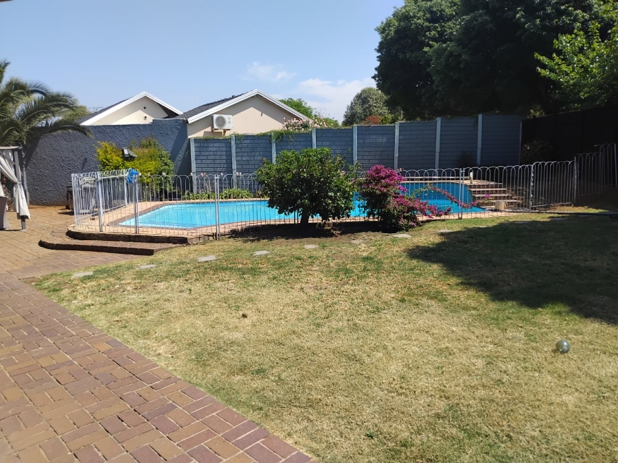 6 Bedroom Property for Sale in Dowerglen Gauteng